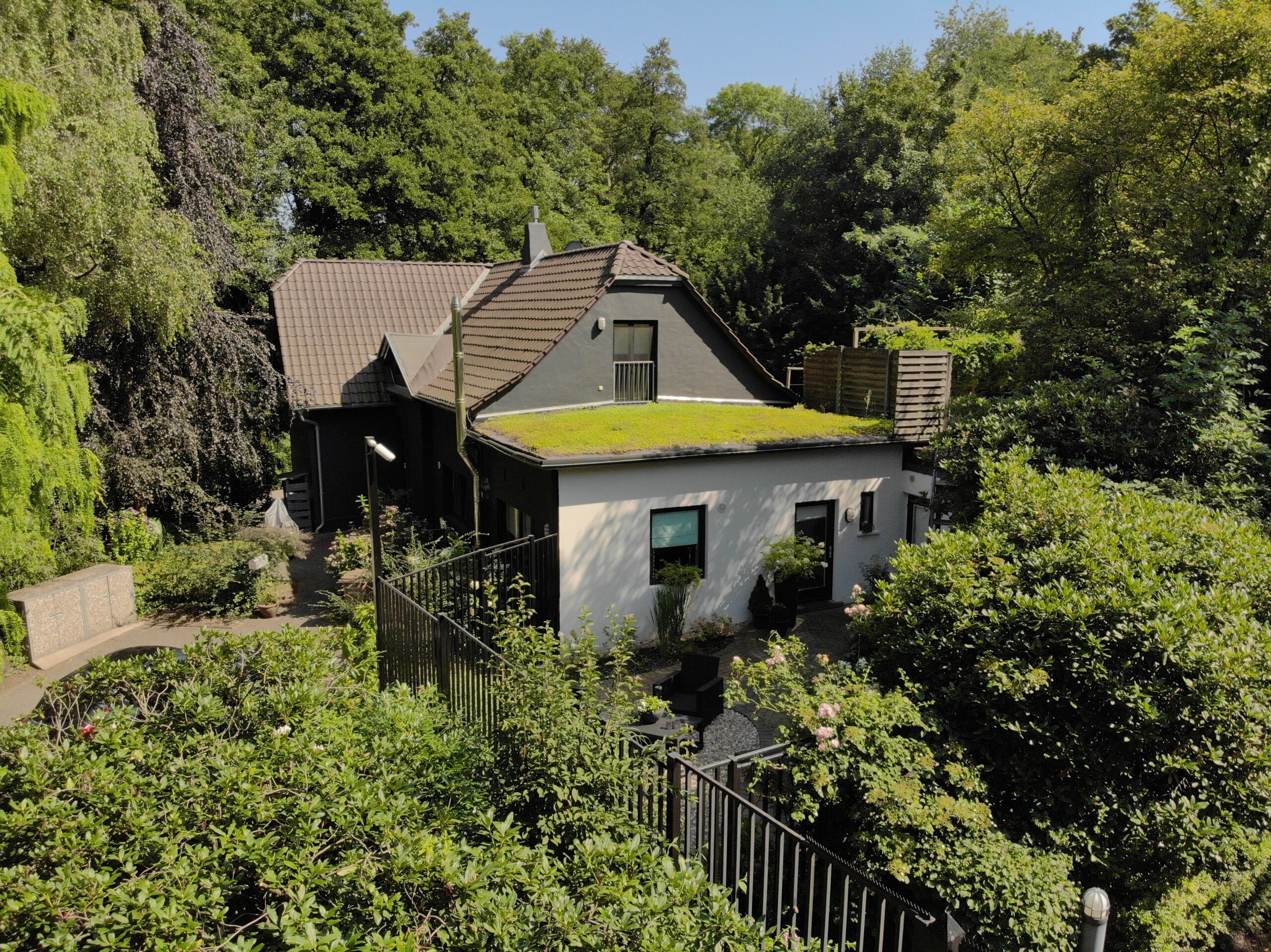 Historisches Zweifamilienhaus mit Modernem Wohnkomfort und Großem Garten